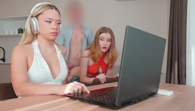 Пошлая девушка захотела грязного секса с мужем подруги прямо за спиной